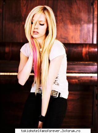 Avril Lavigne - Avril este una din cantaretele mele preferate =D - [*Alte Formatii*]