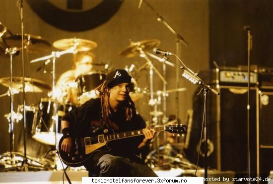 Ce parere aveti despre tomy? - este cel mai cool` stilul `privirea ce mai` este - [*Tom Kaulitz*]