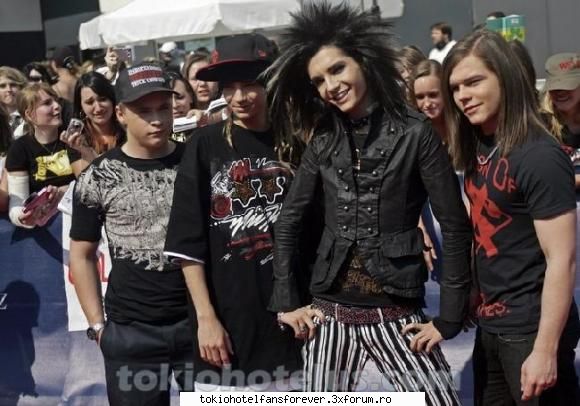 PoZe Cu ToKiO HoTeL - Punk_Princess - [*Tokio Hotel*]