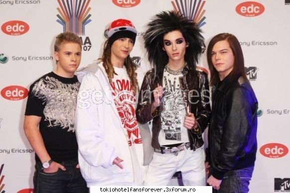 PoZe Cu ToKiO HoTeL - Punk_Princess - [*Tokio Hotel*]