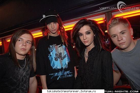 PoZe Cu ToKiO HoTeL - LiveYourCrazyLife - [*Tokio Hotel*]