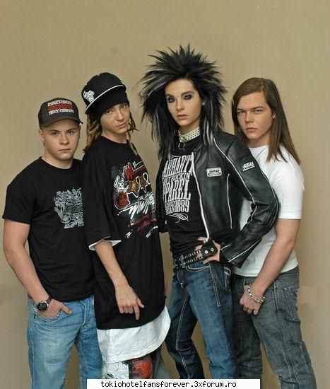 aha da cred ca ii sny cam stramti :rotfl: poze cu tokio hotel