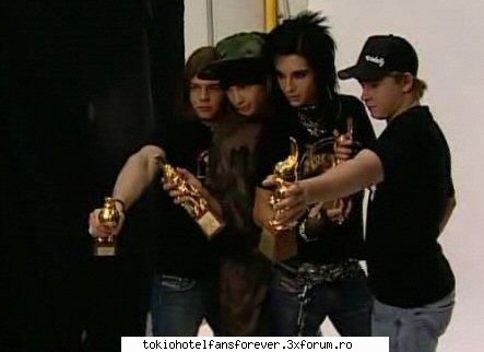 :cool: poze cu tokio hotel