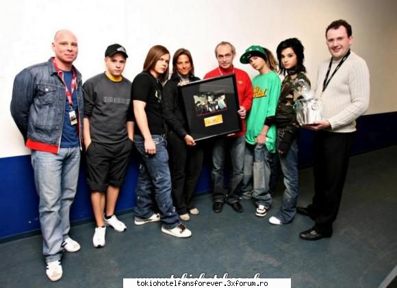 ce stramb ii bill e faina poza  :cool: poze cu tokio hotel