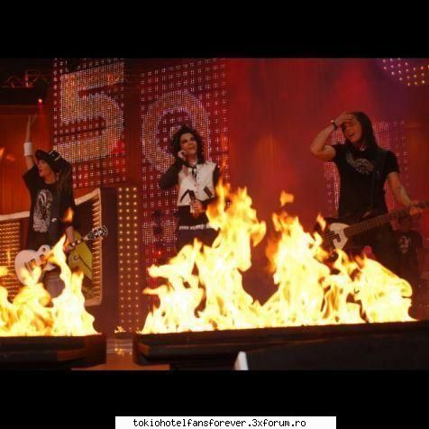 PoZe Cu ToKiO HoTeL - Punk_Princess - [*Tokio Hotel*]
