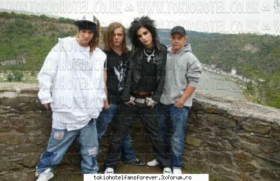 PoZe Cu ToKiO HoTeL - Punk_Princess - [*Tokio Hotel*]
