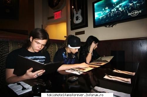 PoZe Cu ToKiO HoTeL - Punk_Princess - [*Tokio Hotel*]