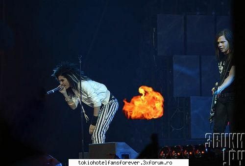Poze amuzante cu TH! - ce o face Bill acolo ?? - [*Tokio Hotel*]