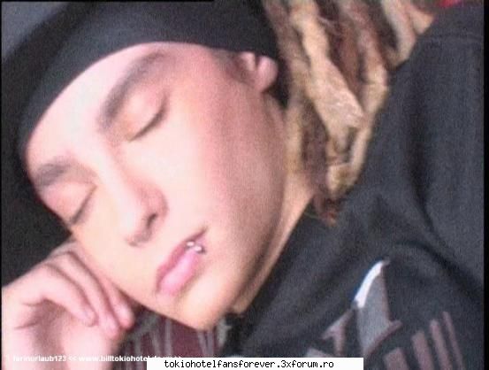 Poze qu Tom - oameni buni, da se pare k nu mai e nimeni pe - [*Tom Kaulitz*]